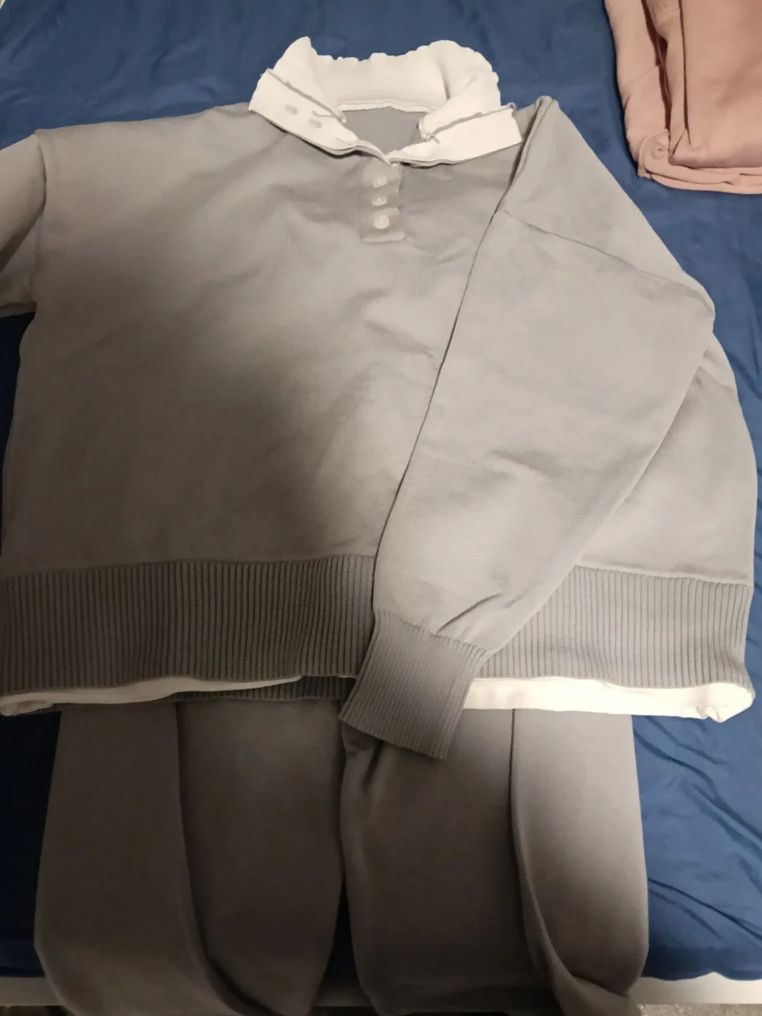 2 BRAND NEW Sweater & Pants Lounge Set - Pink & Grey image indicator(3)