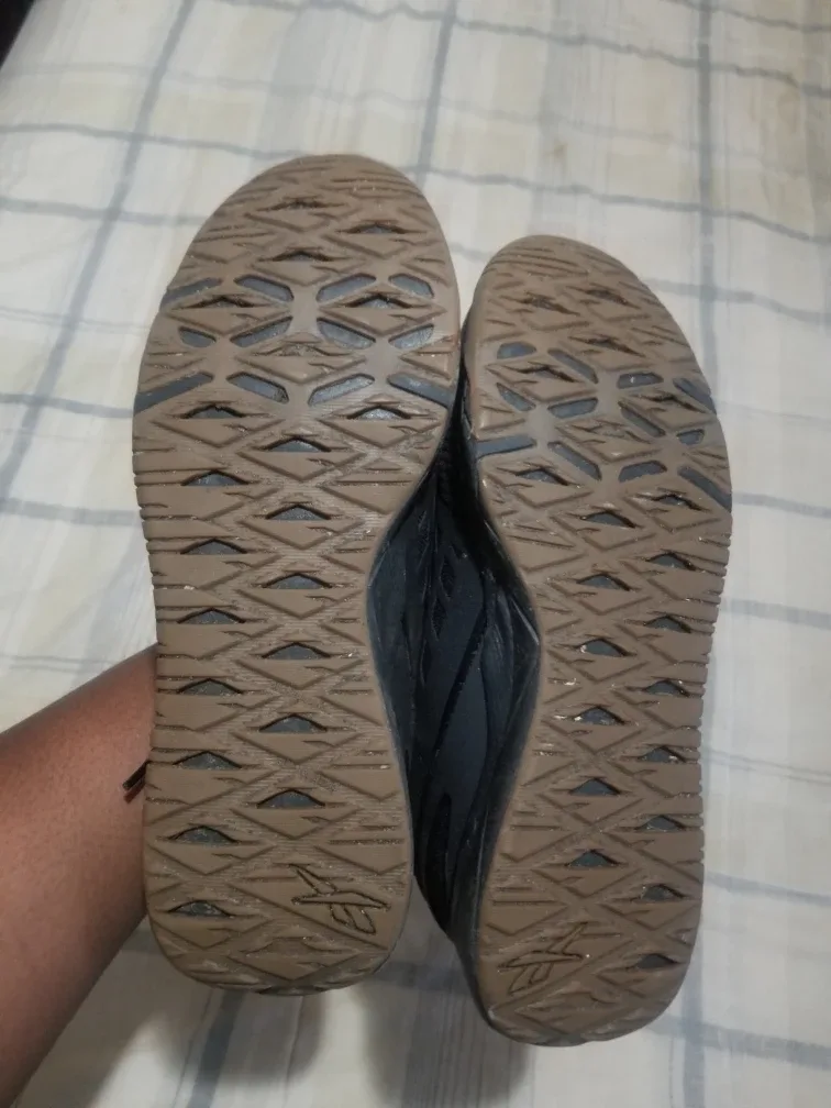 Reebok Non-Silp Hard Toe Black Shoes - Size 9.5W image indicator(3)