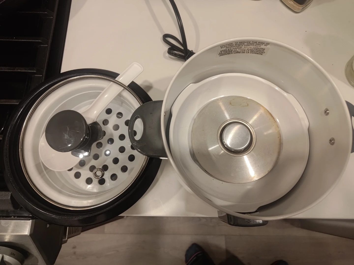 Starfrit Electric Rice Cooker - Like New! - photo 4