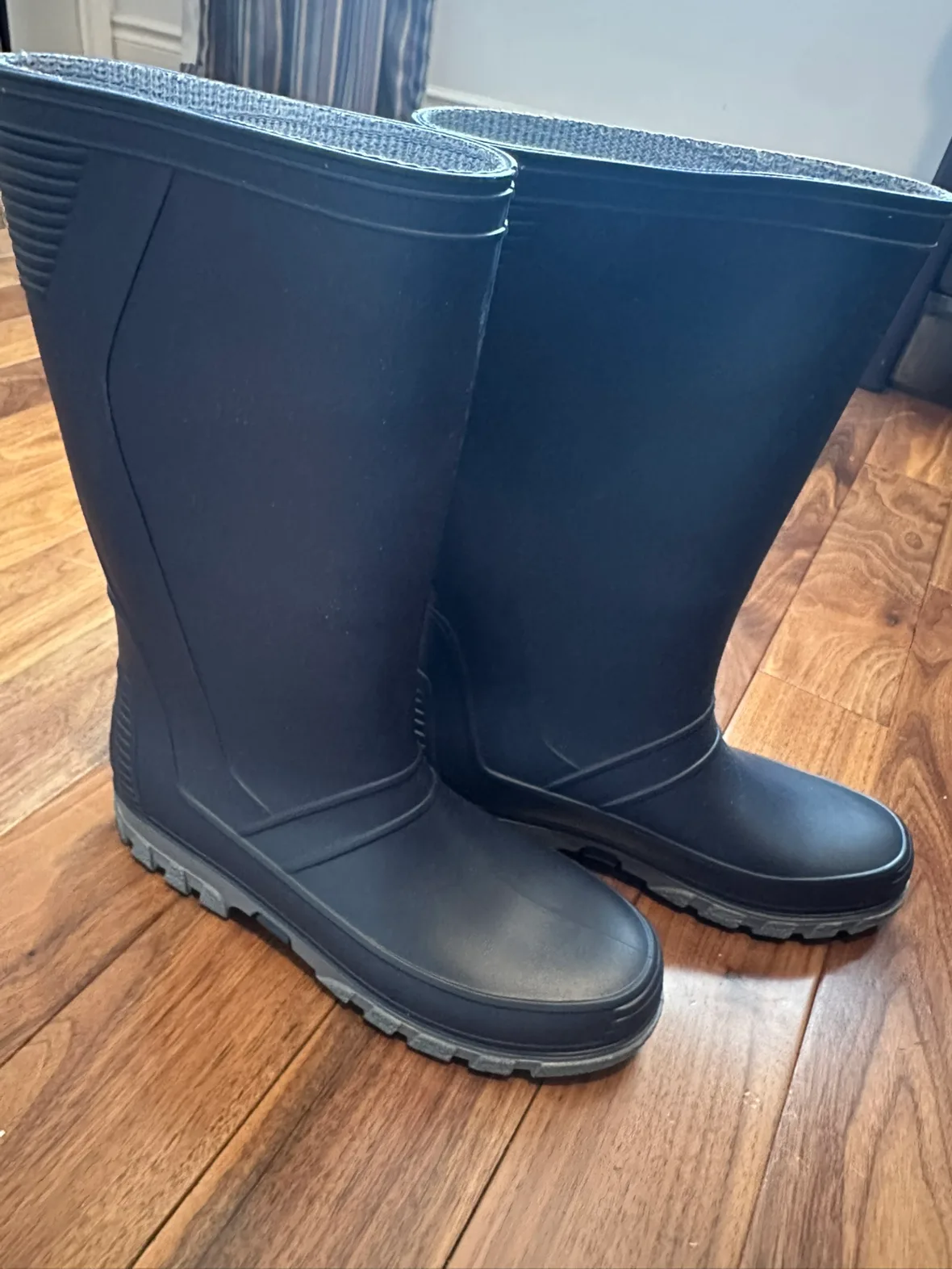 Grey Rubber Rain Boots, kids size 5