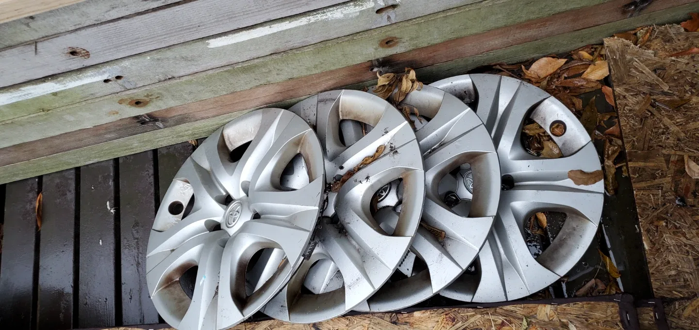 Toyota Hubcaps - Set of 4 image indicator(2)