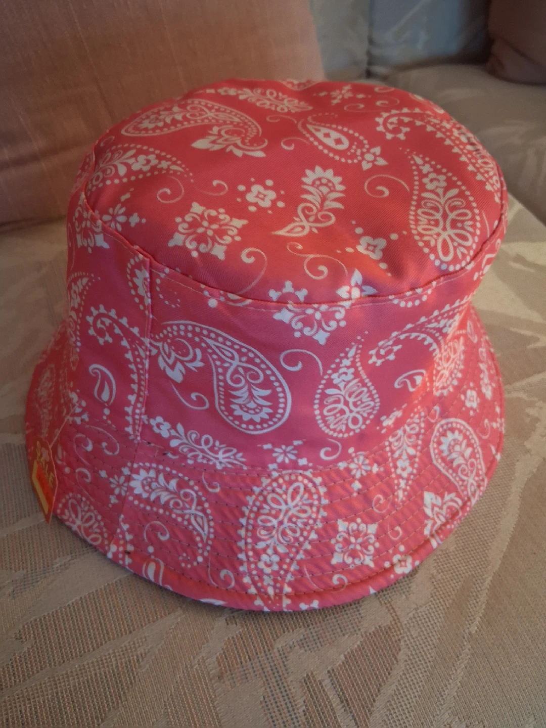 Pink & white women's paisley bucket hat