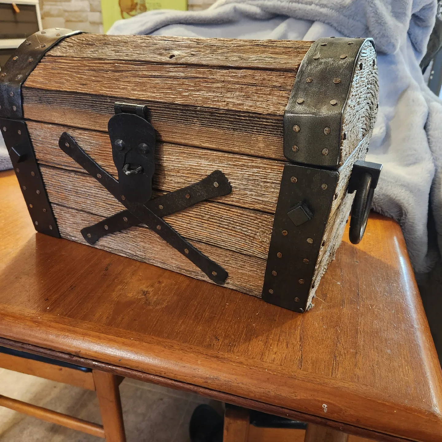 Wooden Pirate Treasure Chest image indicator(3)