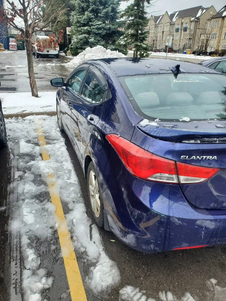 Hyundai Elantra - Blue Sedan image indicator(7)