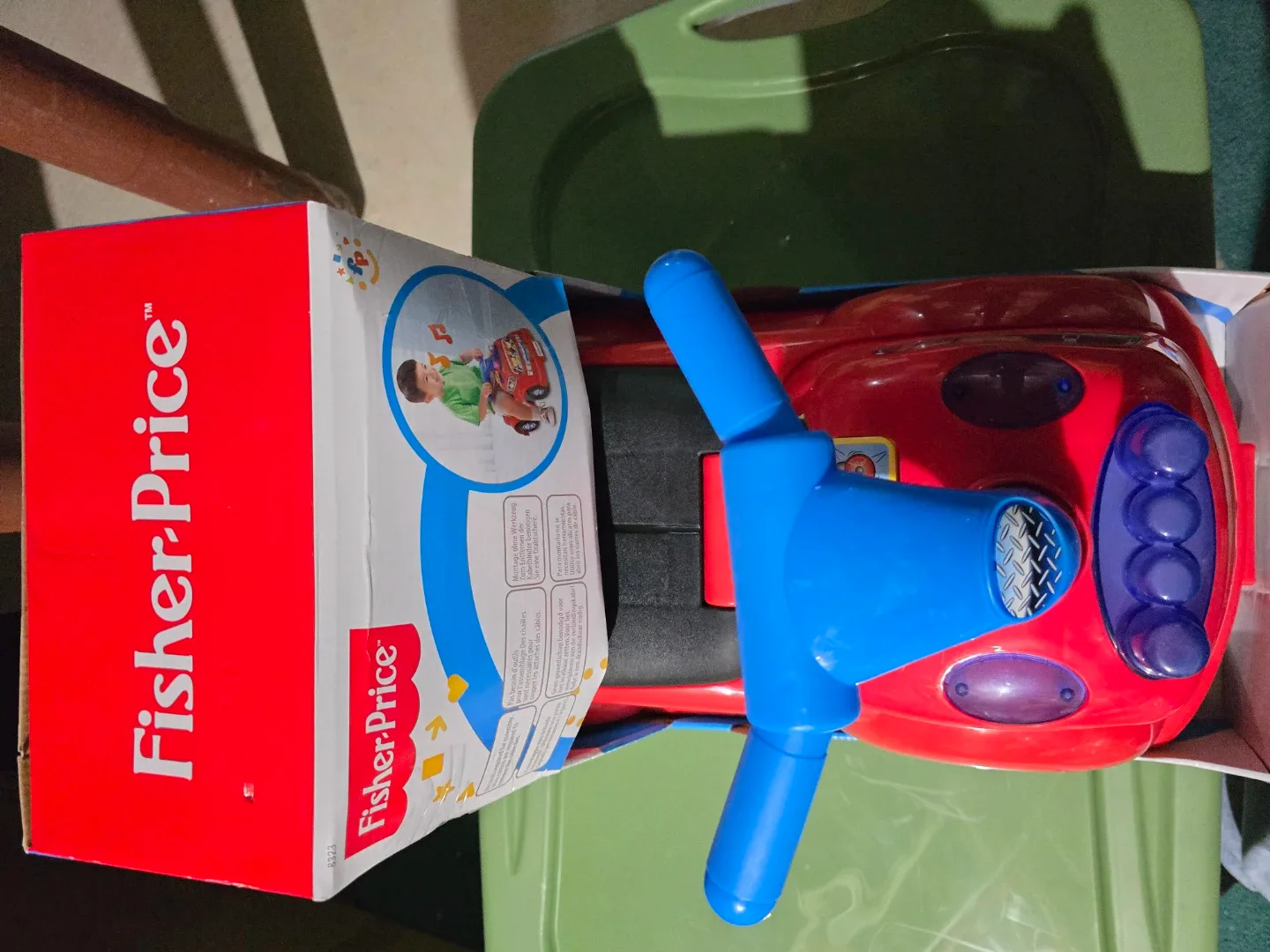 Fisher-Price Little People Lil' Fire Truck Ride-On image indicator(2)