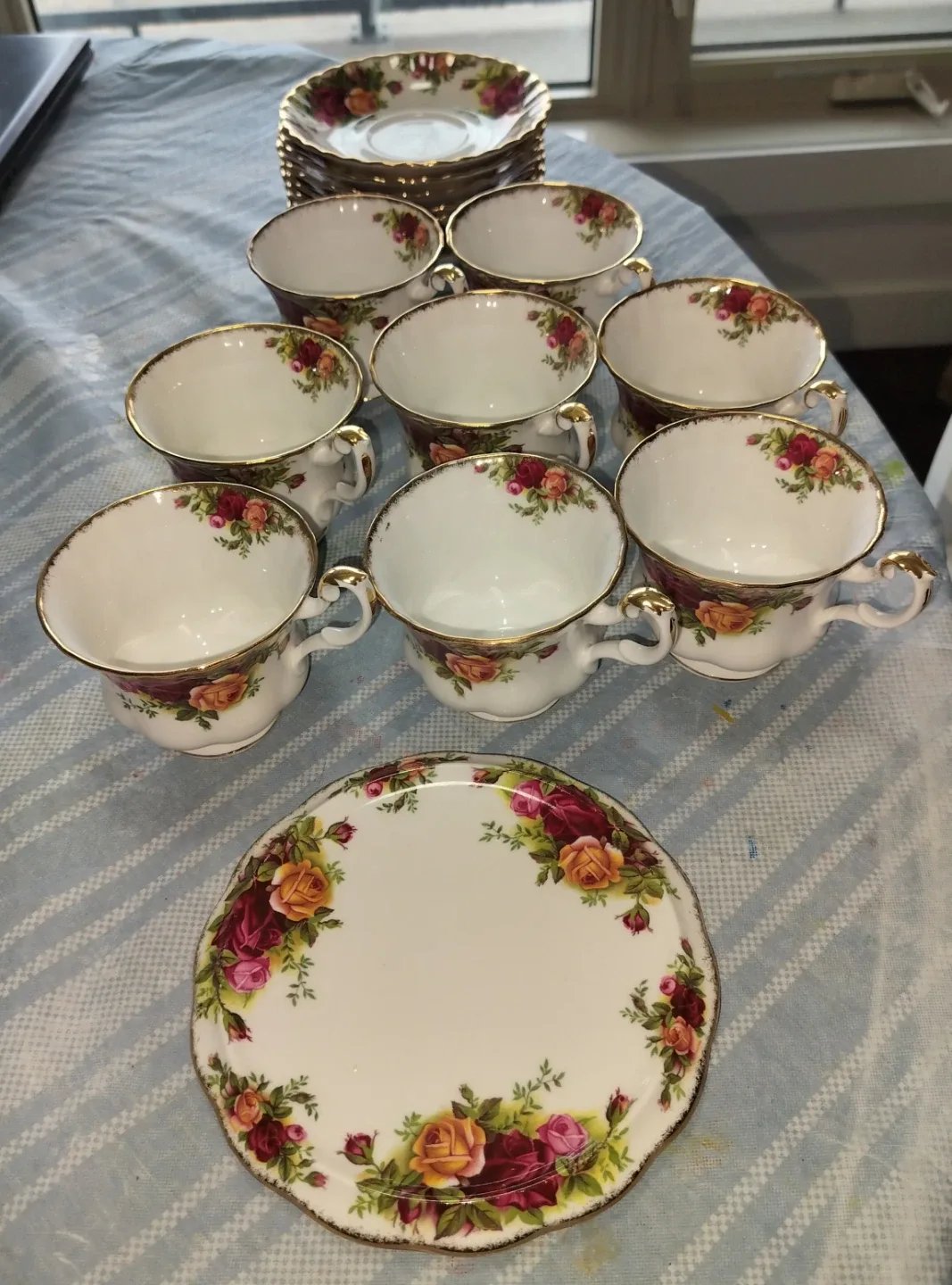 Royal Albert Old Country Roses Tea Cups & Saucers