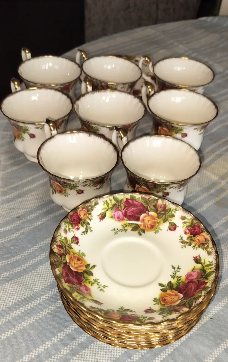 Royal Albert Old Country Roses Tea Cups & Saucers image indicator(2)