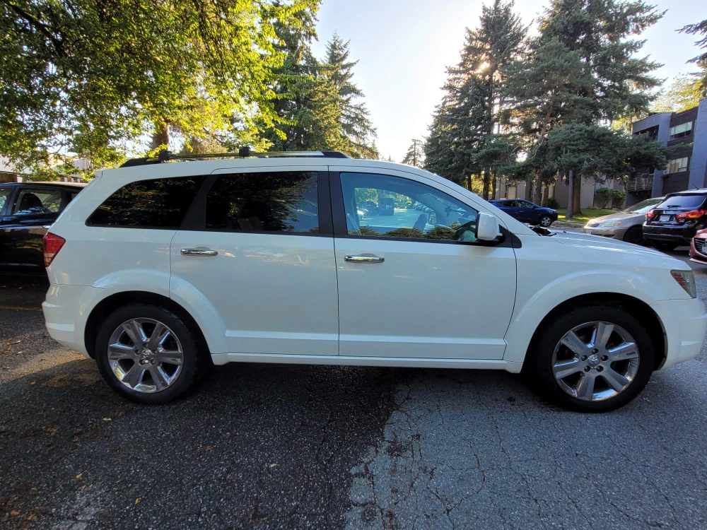 Dodge Journey - White SUV - photo 3