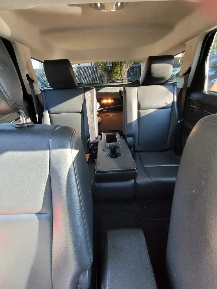 Dodge Journey - White SUV image indicator(6)