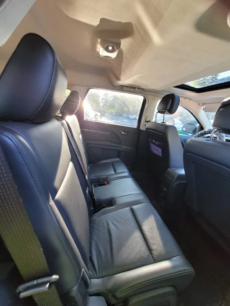 Dodge Journey - White SUV image indicator(7)