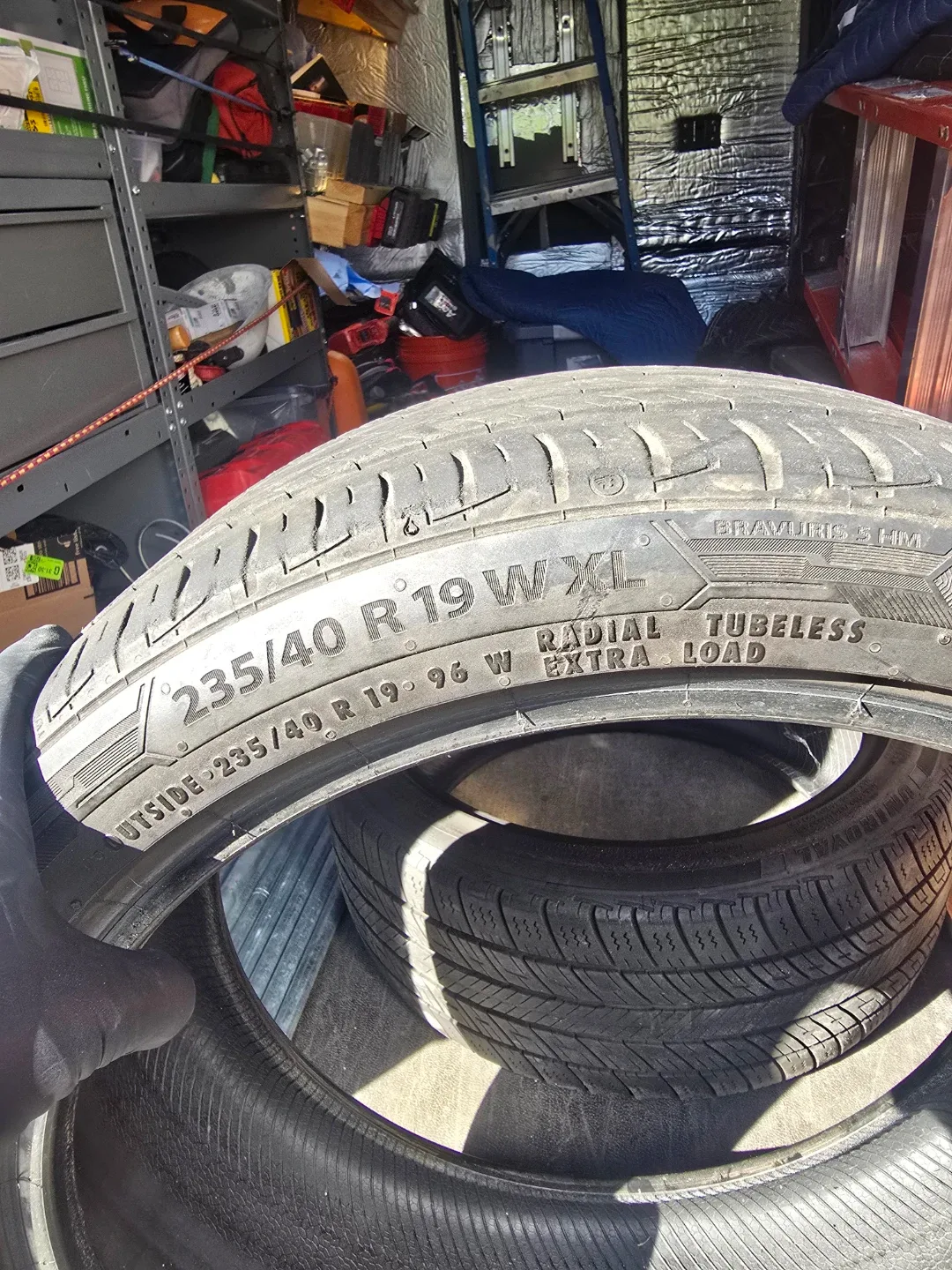 Uniroyal Tire - 235/40R19 image indicator(2)