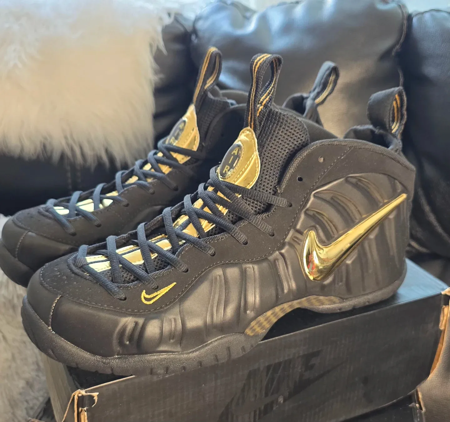 Brand new Foamposite Pro Black Gold for sale image indicator(2)