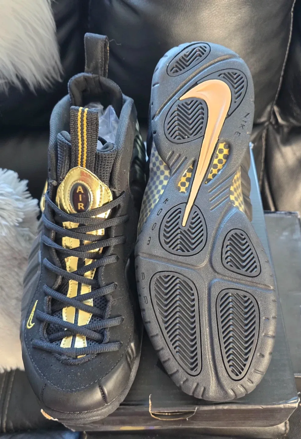 Brand new Foamposite Pro Black Gold for sale image indicator(7)