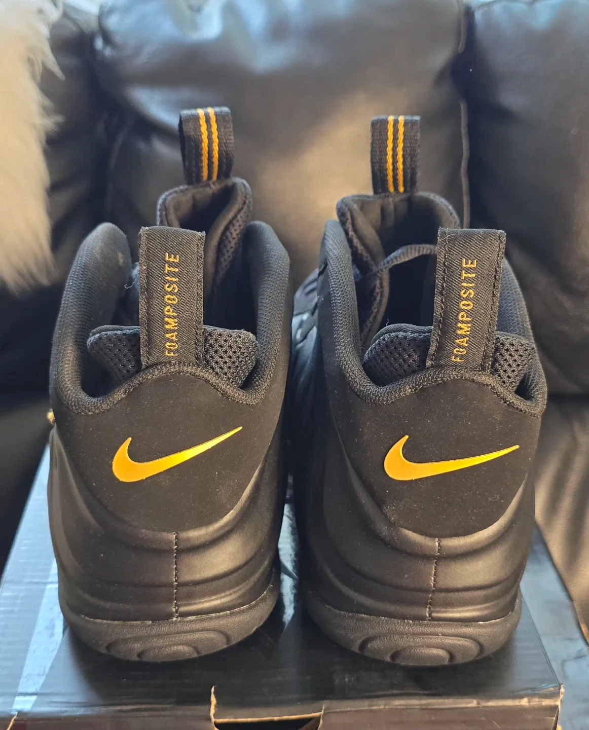 Brand new Foamposite Pro Black Gold for sale image indicator(8)