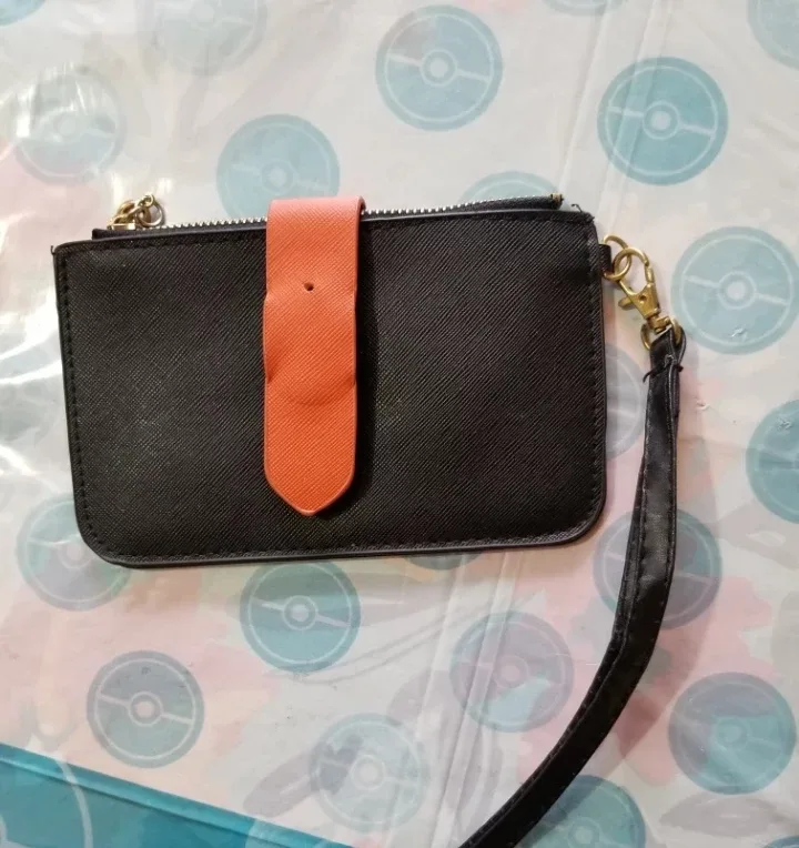 Two Wallets image indicator(8)