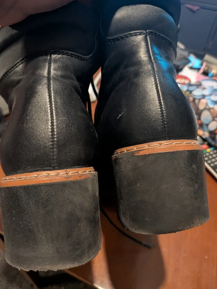 Black ladies Winter Boots BARETRACKS SIZE 9.5 image indicator(9)