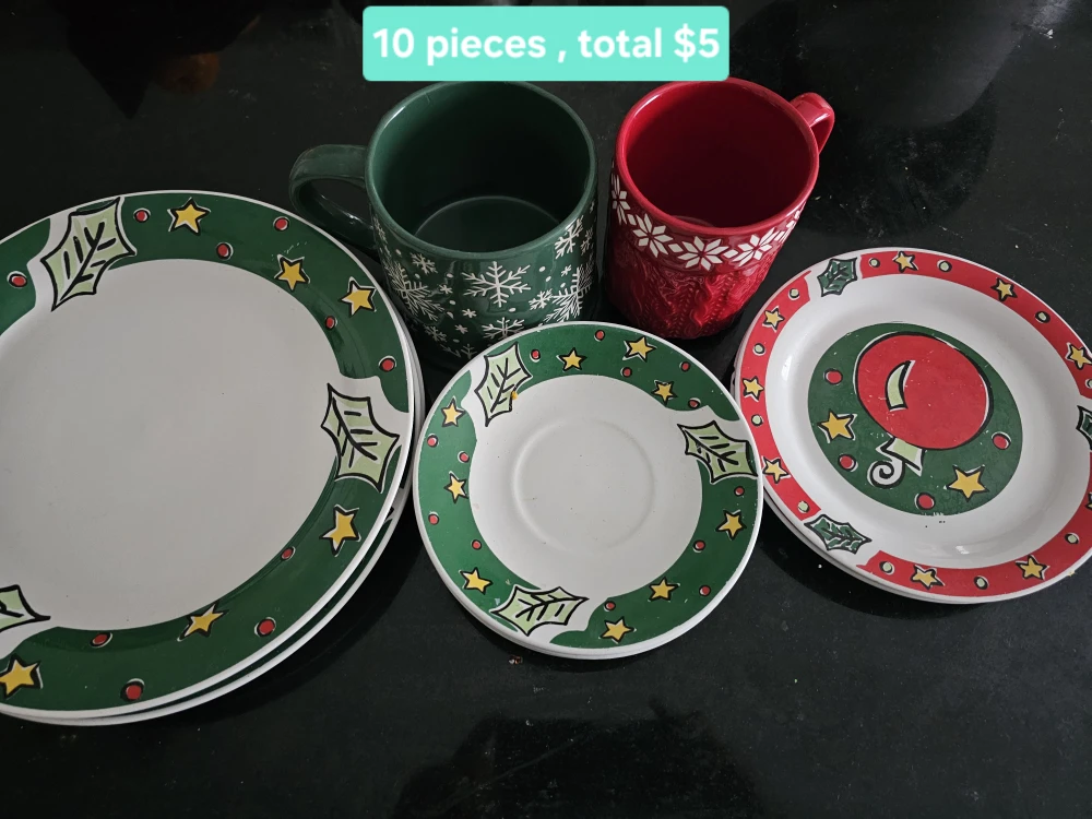 Christmas Dishes & Mugs - 10 Piece Set