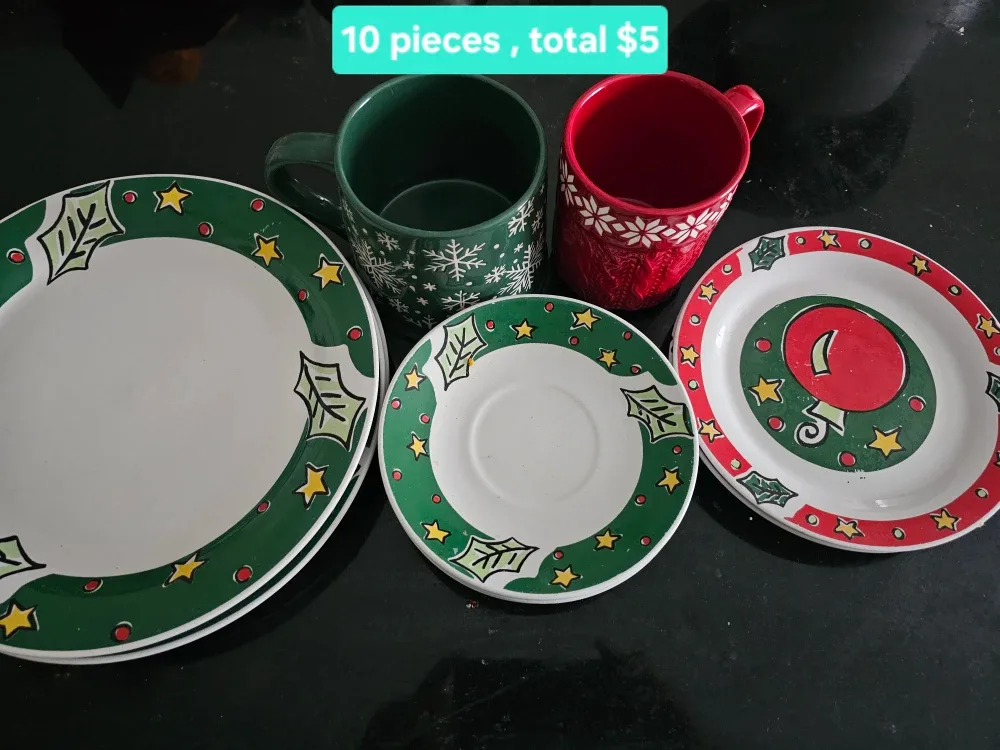 Christmas Dishes & Mugs - 10 Piece Set