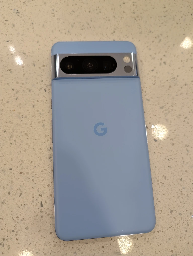 Google Pixel 8 Pro 256gb - Phone and Case