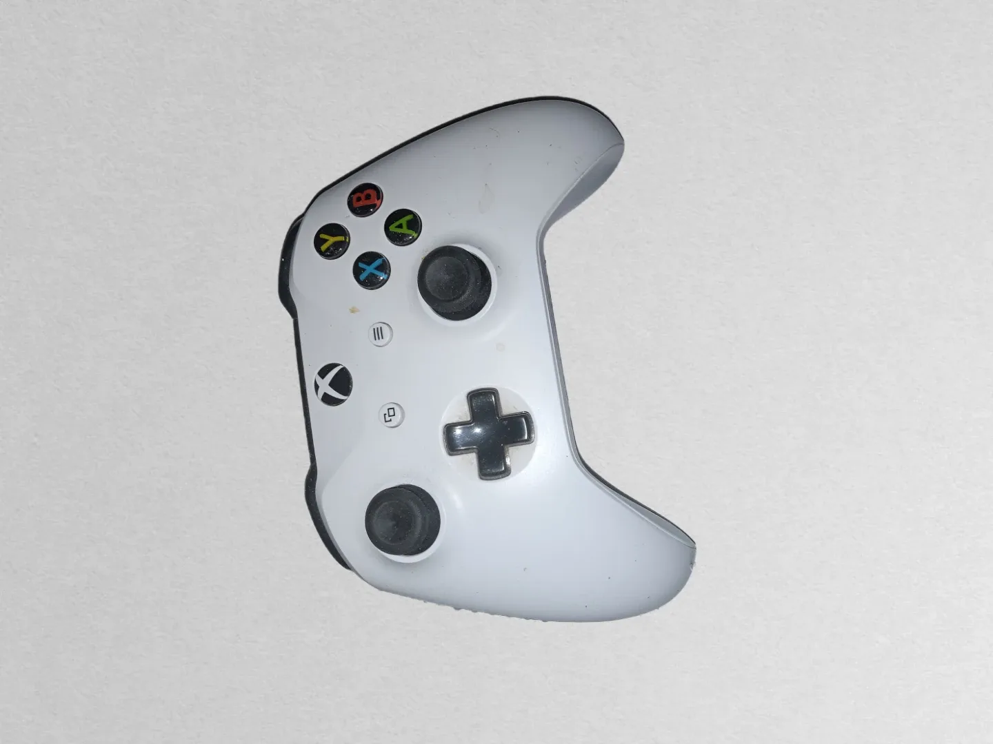 Xbox One S Console with Games & Controller image indicator(2)