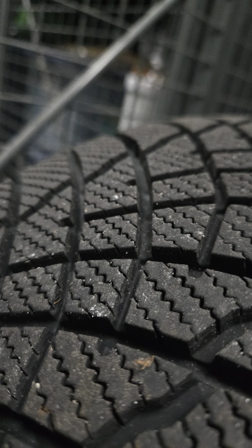 Motomaster Winter Edge II Tire 205/60R16 with RIMS & TPMS - photo 3