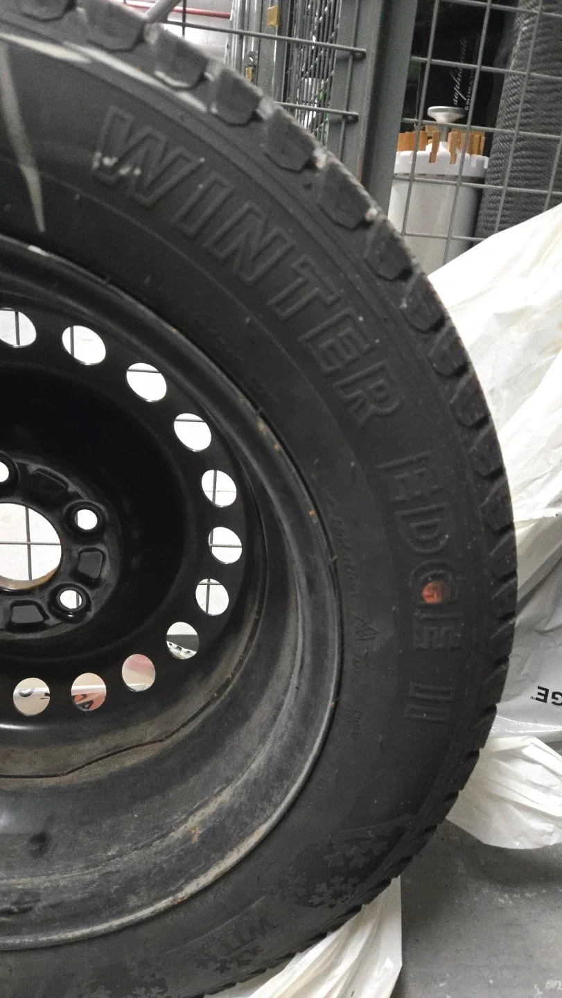 Motomaster Winter Edge II Tire 205/60R16 with RIMS & TPMS image indicator(5)