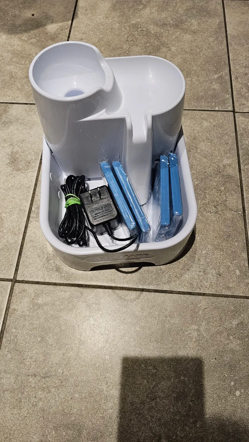 Pet Fountain - Cat Mate 3-Level, 70 fl. oz. image indicator(7)