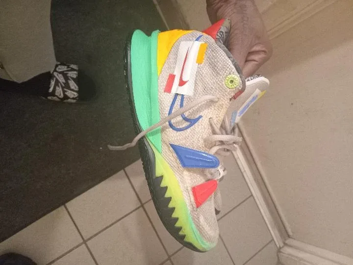 size 8 kyrie thumbnail