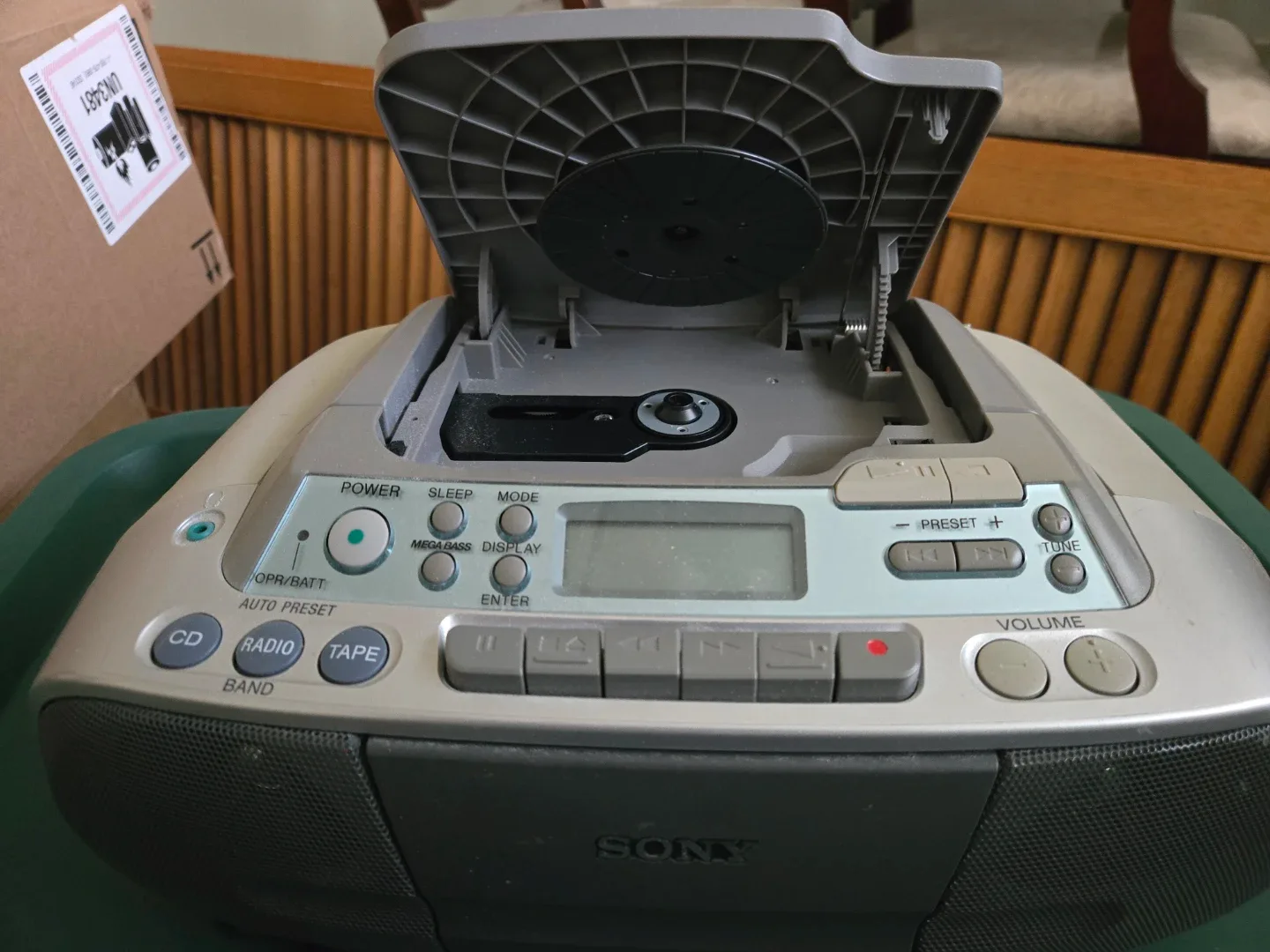 Sony CFD-S01 CD/Radio/Tape Player image indicator(2)