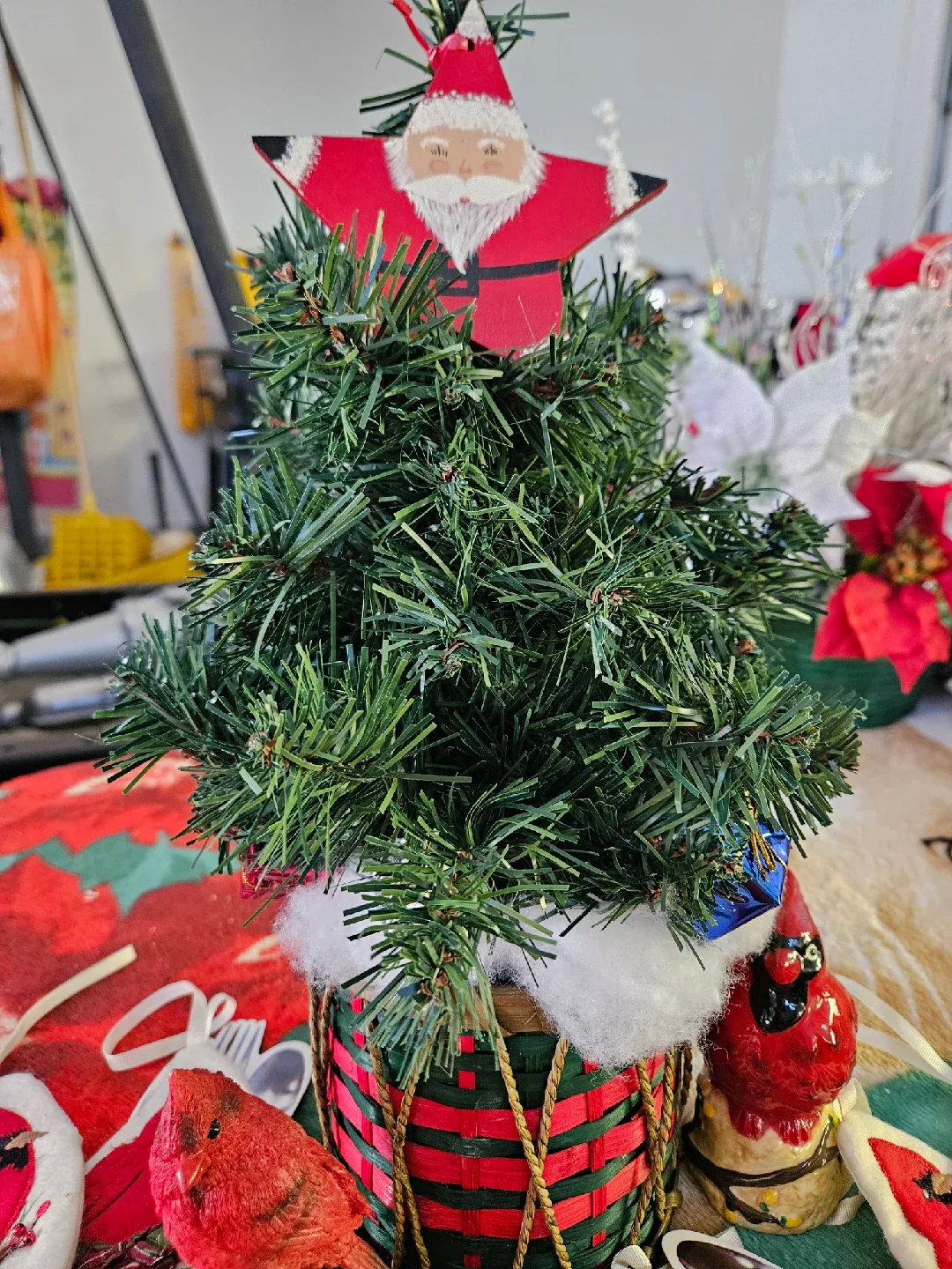 Christmas Cardinal Decor image indicator(2)