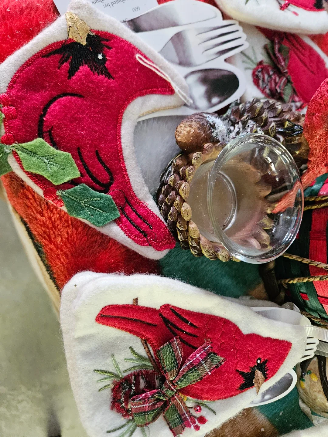 Christmas Cardinal Decor image indicator(5)