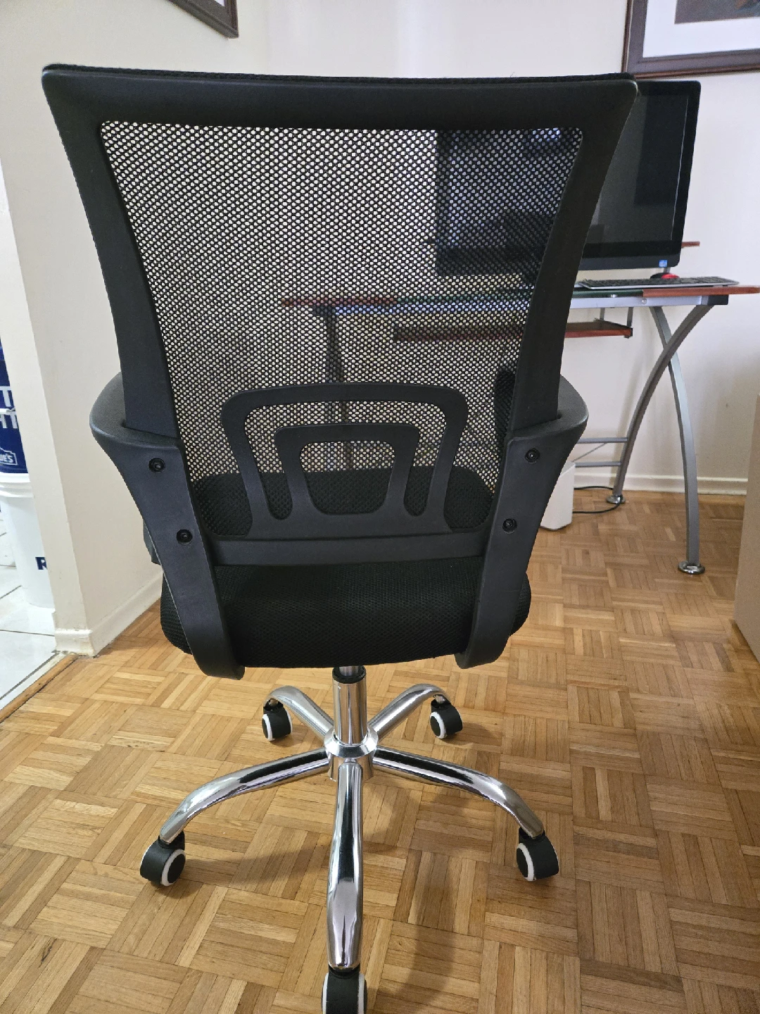 Black Mesh Office Chair - photo 2