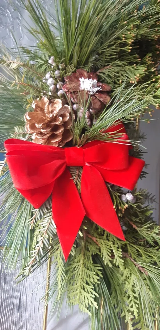 Fresh greenery Christmas Wreaths image indicator(3)