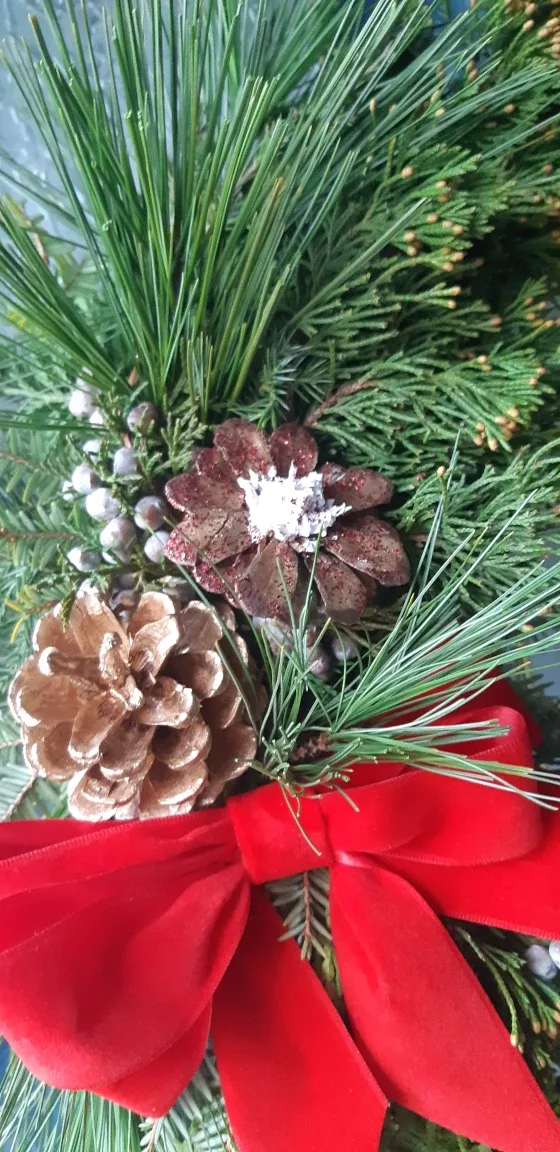 Fresh greenery Christmas Wreaths image indicator(4)