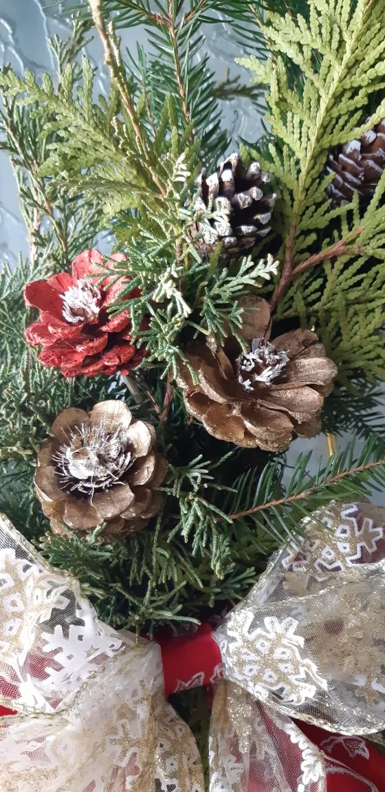 Fresh greenery Christmas Wreaths image indicator(6)