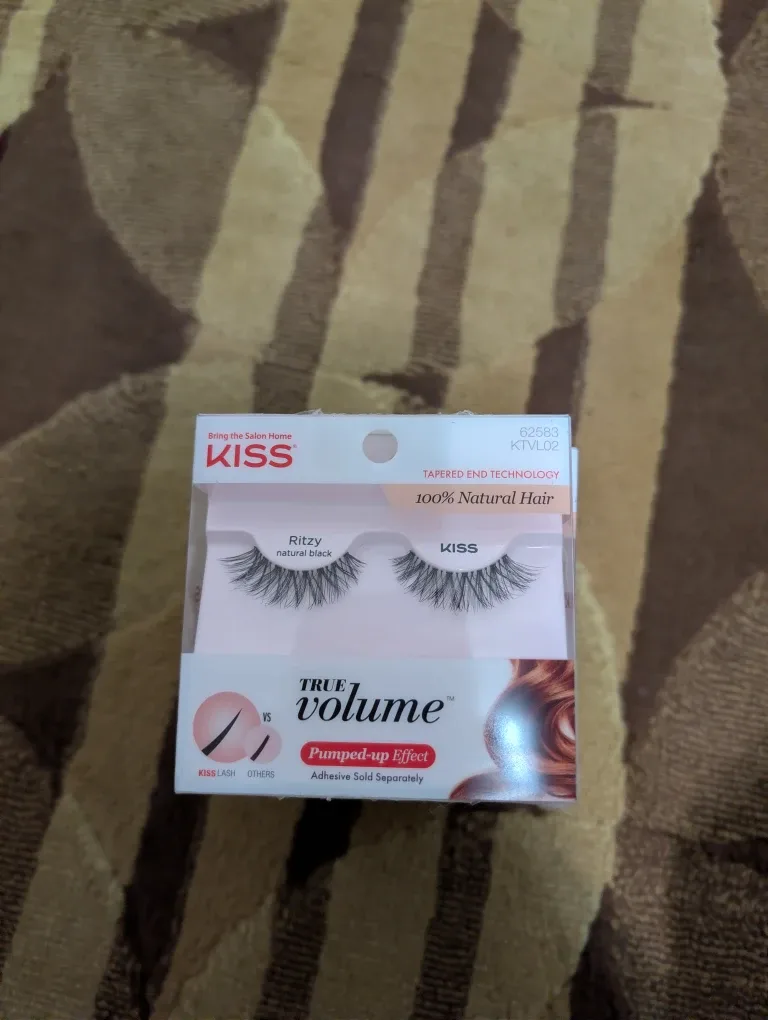 New KISS Ritzy Natural Black False Eyelashes