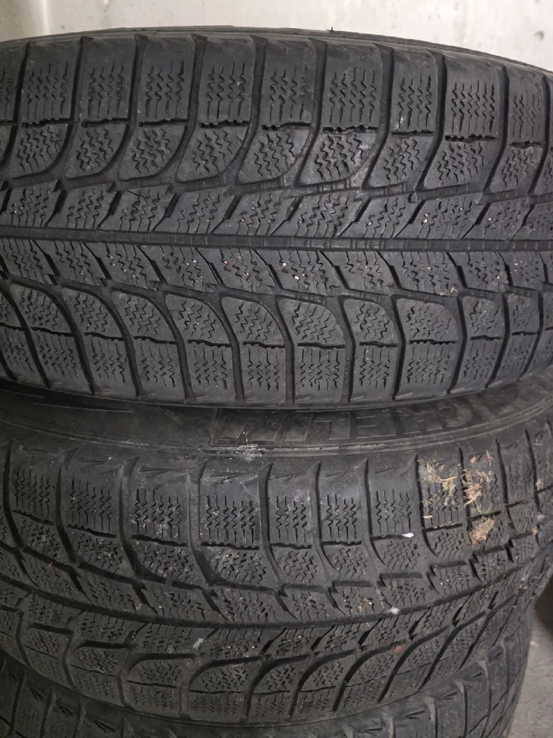 Michelin 225/70R16 Tire Set - photo 5