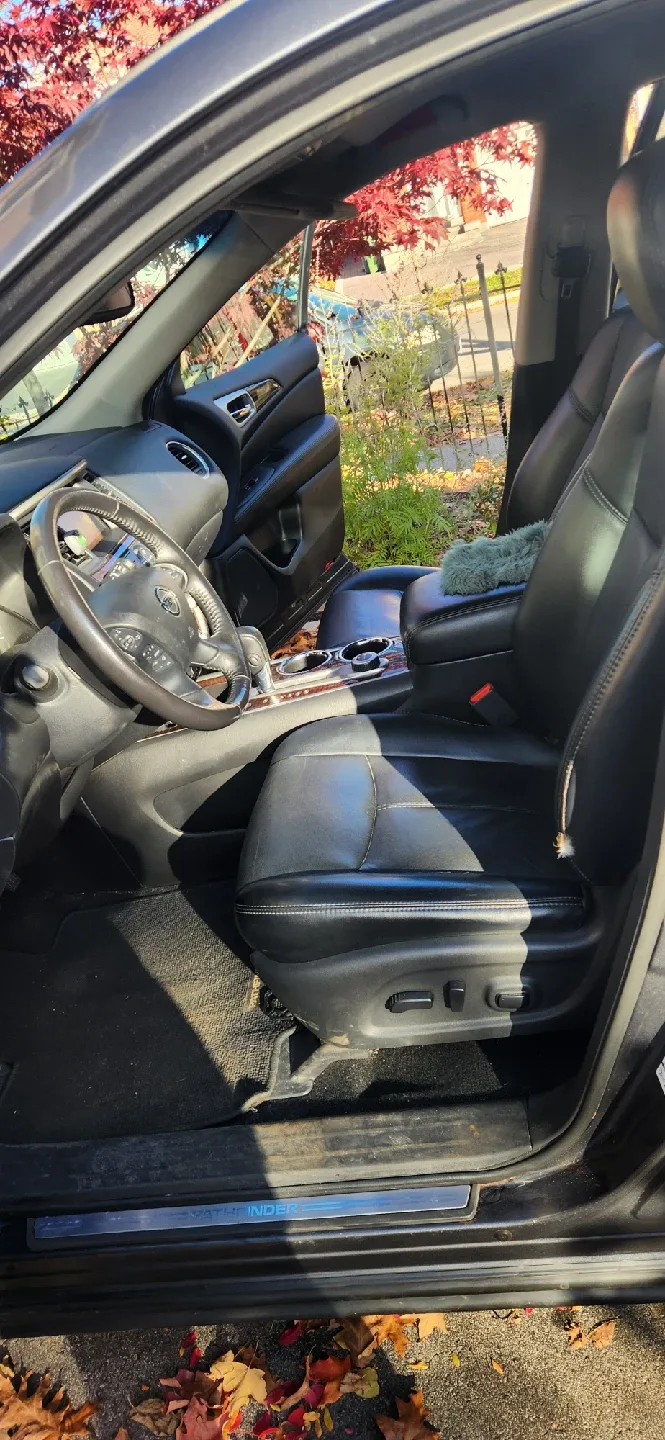 2014 Nissan Pathfinder SL image indicator(6)