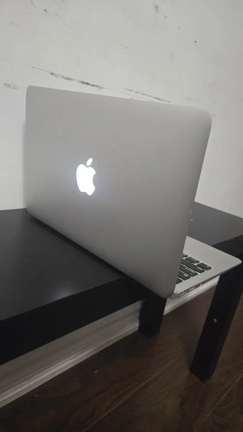 2011 MacBook Air image indicator(3)