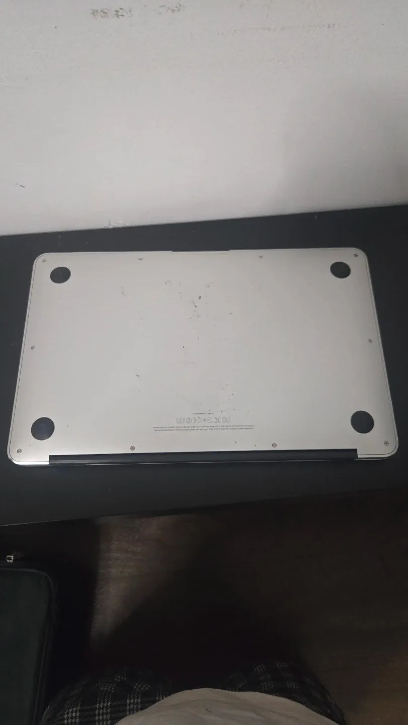 2011 MacBook Air image indicator(5)