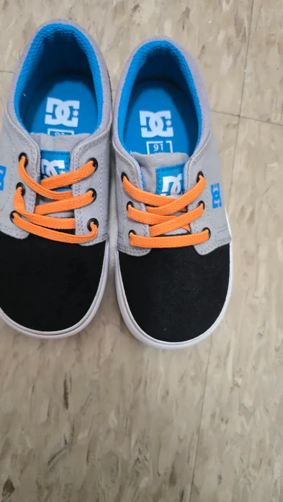 DC Kids' Sneakers - Size 9 image indicator(2)