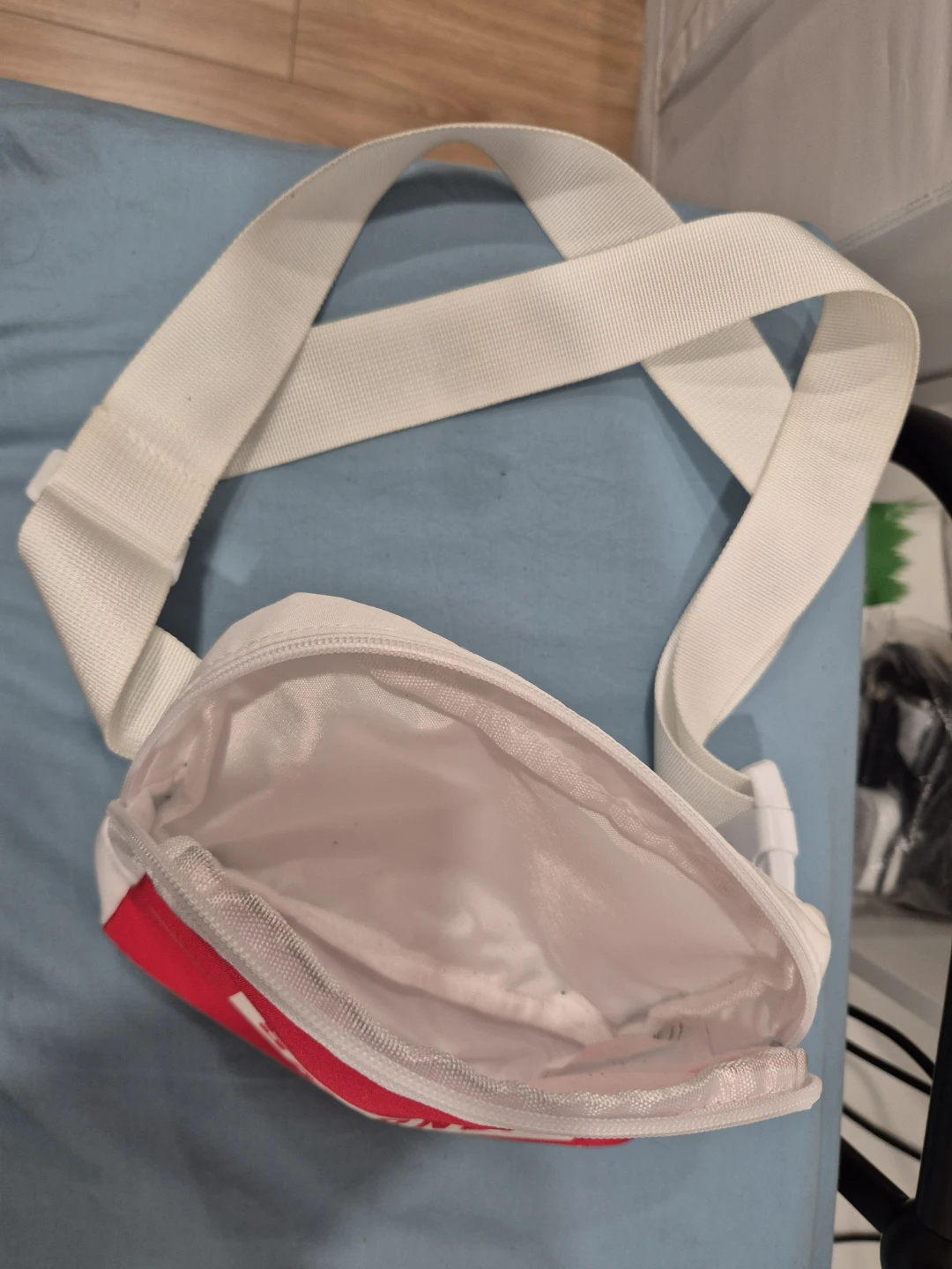 Smirnoff Red & White Belt Bag - photo 5