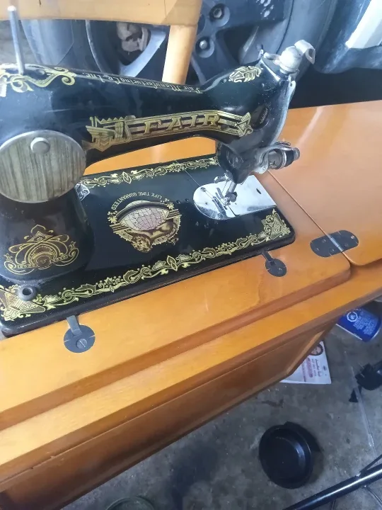 Fair Titan Manufacturing Co. Sewing Machine image indicator(2)