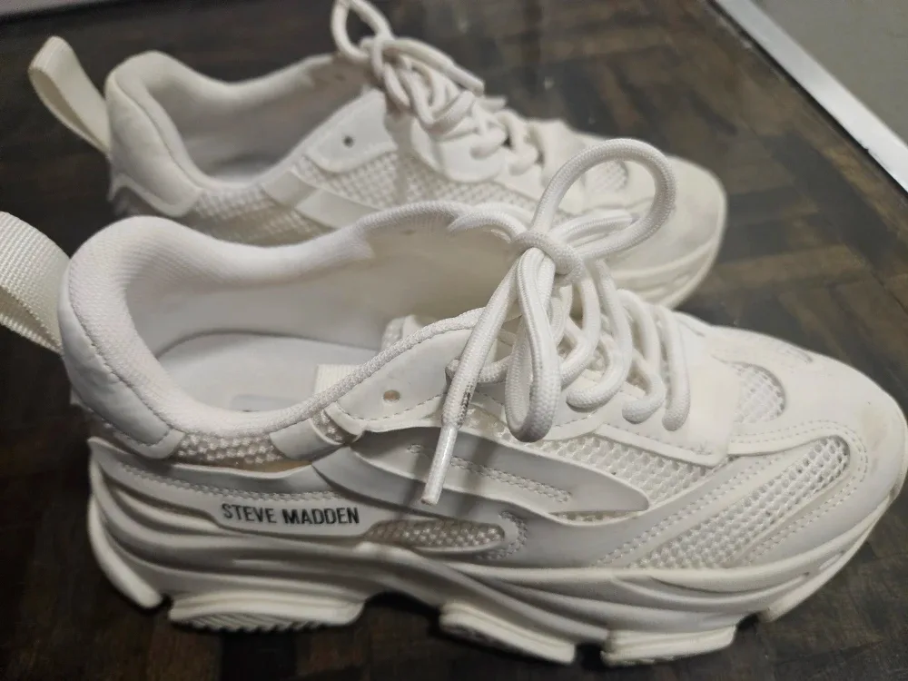 Steve Madden White Sneakers size 6 image indicator(3)