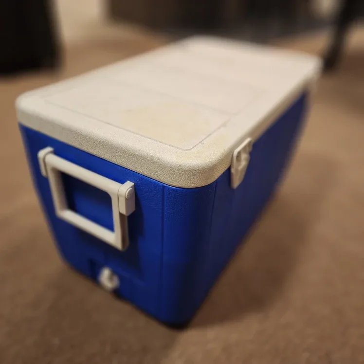 Coleman 48 Quart Chest Cooler image indicator(4)