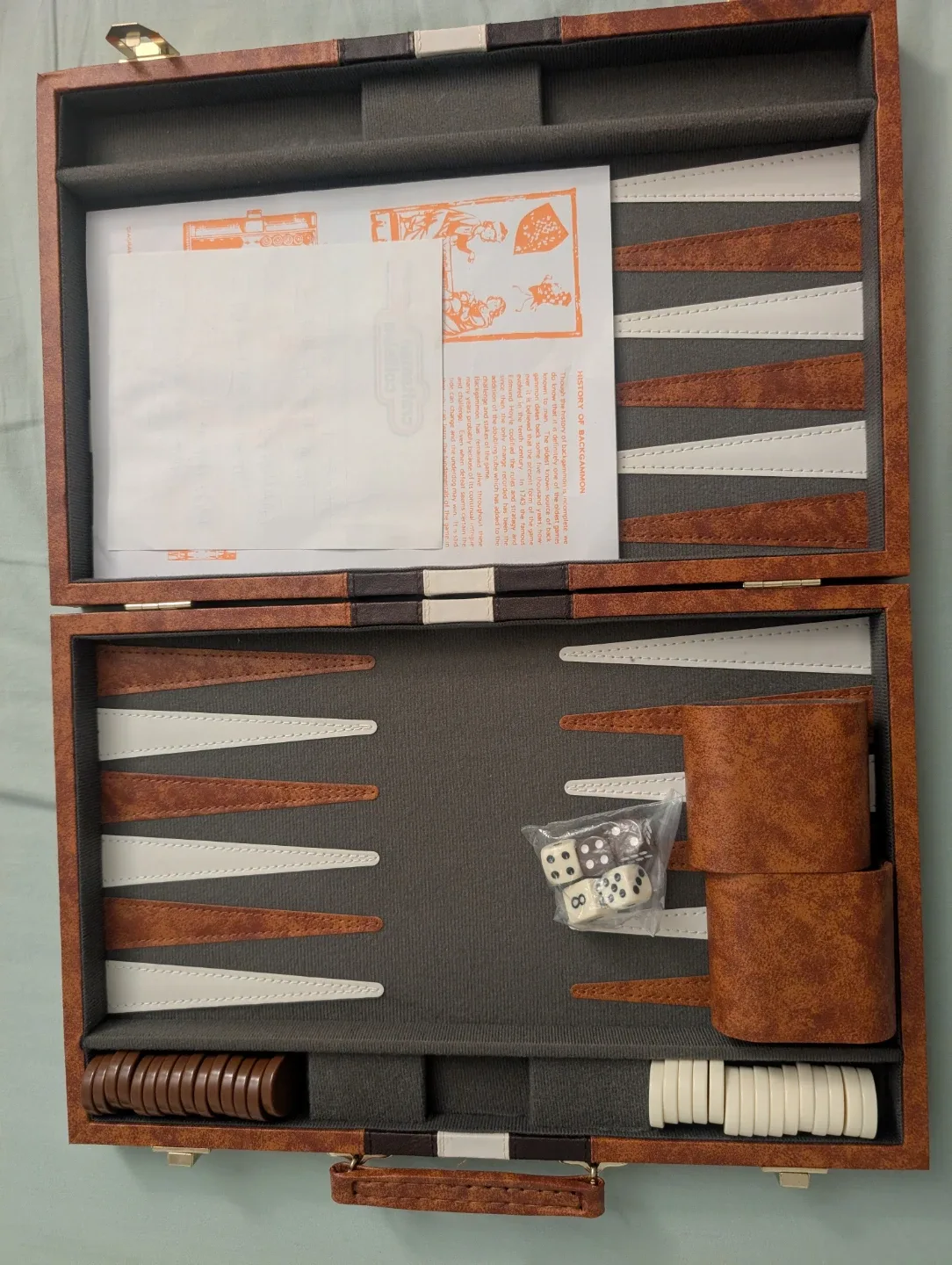 Vintage Backgammon Set in Carrying Case 15" (3 months) image indicator(3)