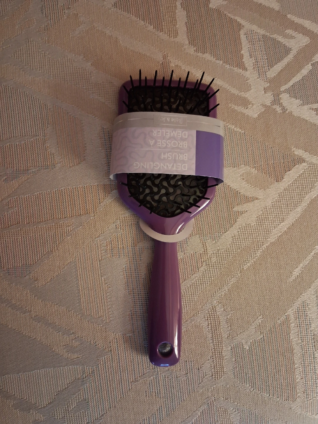 Detangling hair brush