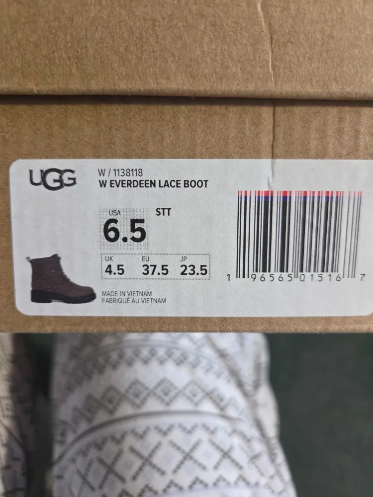 UGG Everdeen Lace Boot - Women's Size 6.5