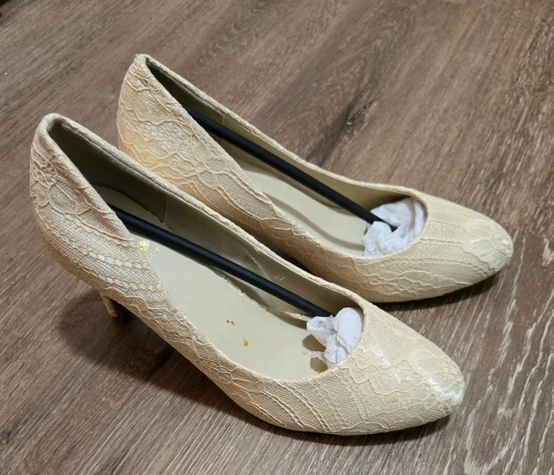 Elegant Beige Lace Heels - Size 37 EU 7 US Like New - photo 2