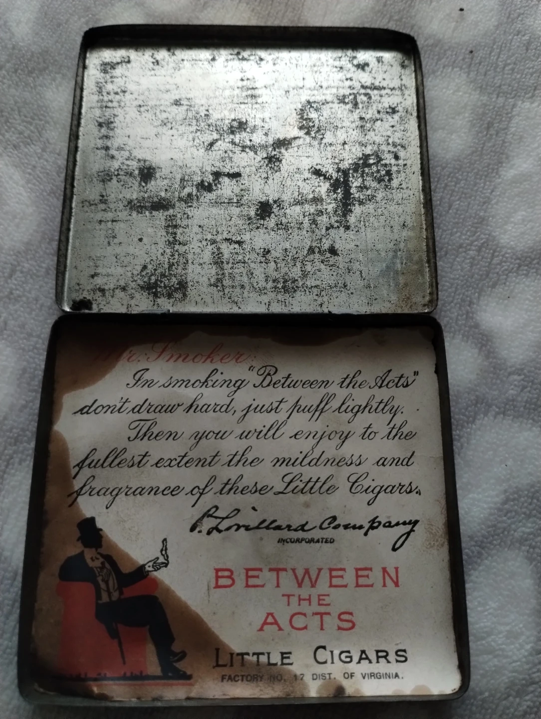 Vintage Between the Acts Little Cigars Tin - photo 2